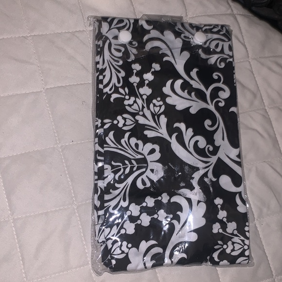 New in Original Packaging Udder Covers for Breastfeeding Mamas - Picture 3 of 4